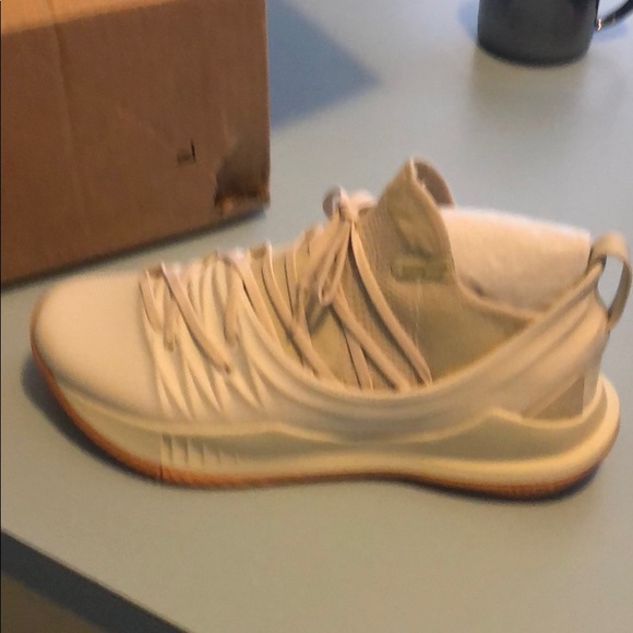 Brand new Stephen Curry 5s - Picture 3 of 4